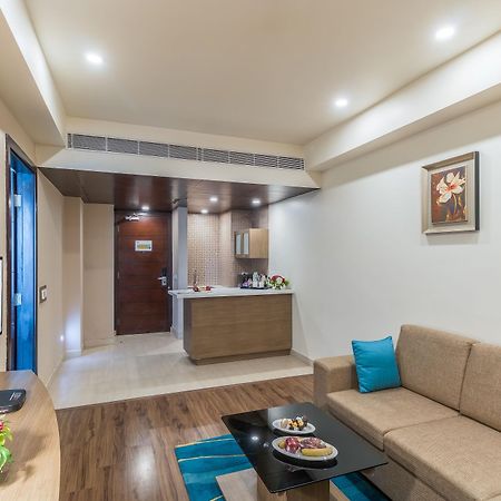 Golden Tulip Suites Gurgaon Eksteriør billede