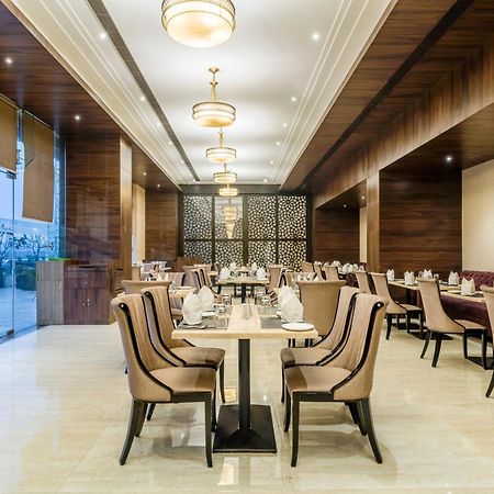Golden Tulip Suites Gurgaon Eksteriør billede