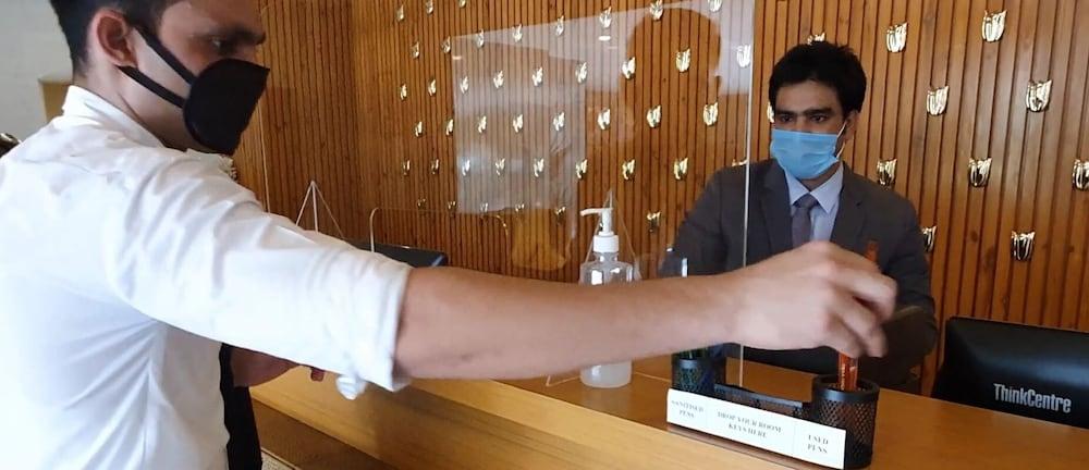 Golden Tulip Suites Gurgaon Eksteriør billede