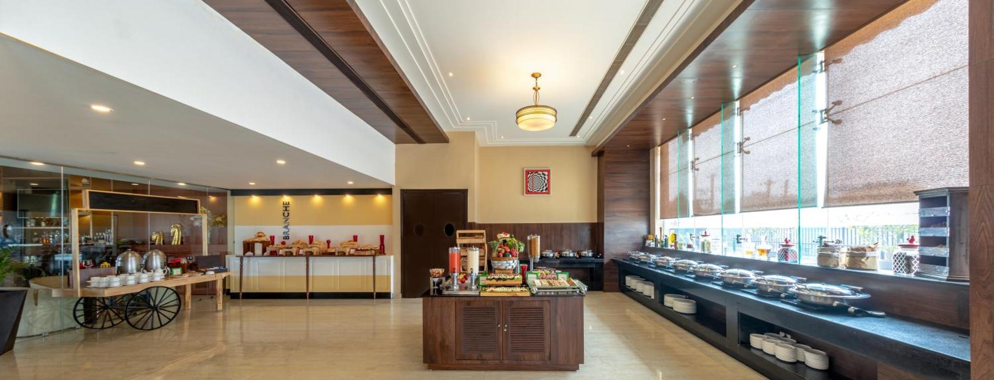 Golden Tulip Suites Gurgaon Eksteriør billede