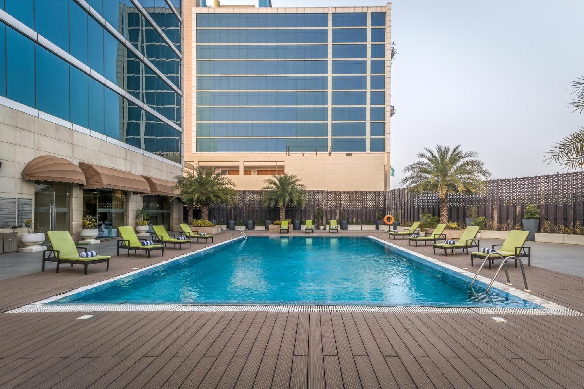 Golden Tulip Suites Gurgaon Eksteriør billede