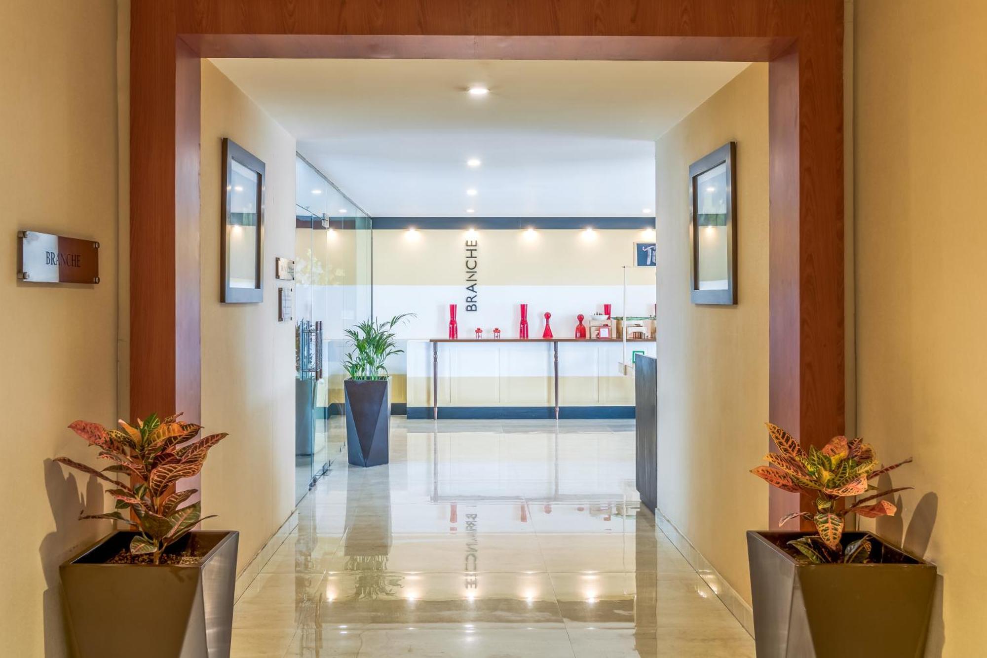 Golden Tulip Suites Gurgaon Eksteriør billede