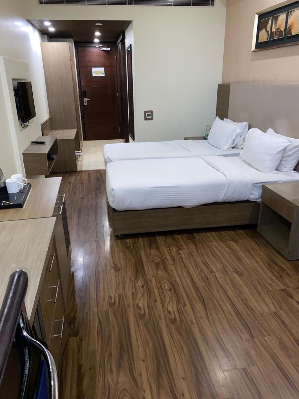 Golden Tulip Suites Gurgaon Eksteriør billede