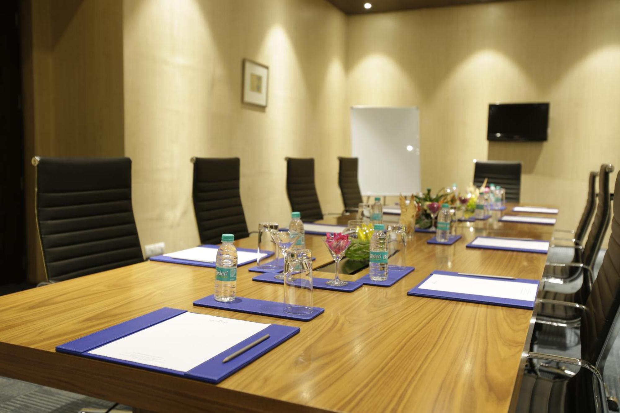 Golden Tulip Suites Gurgaon Eksteriør billede