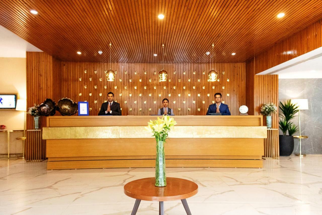 Golden Tulip Suites Gurgaon Eksteriør billede