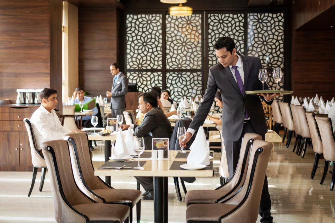 Golden Tulip Suites Gurgaon Eksteriør billede