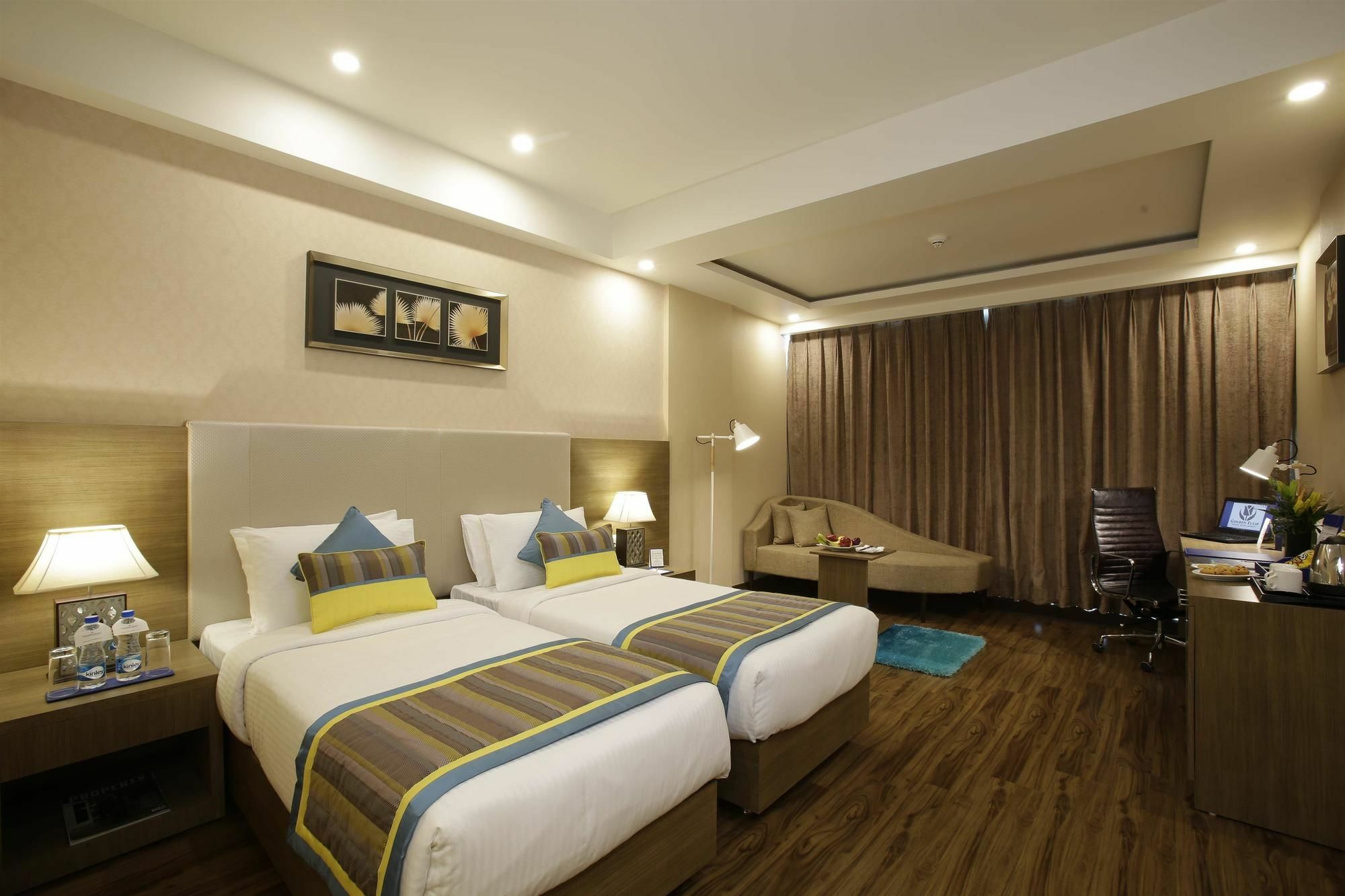 Golden Tulip Suites Gurgaon Eksteriør billede