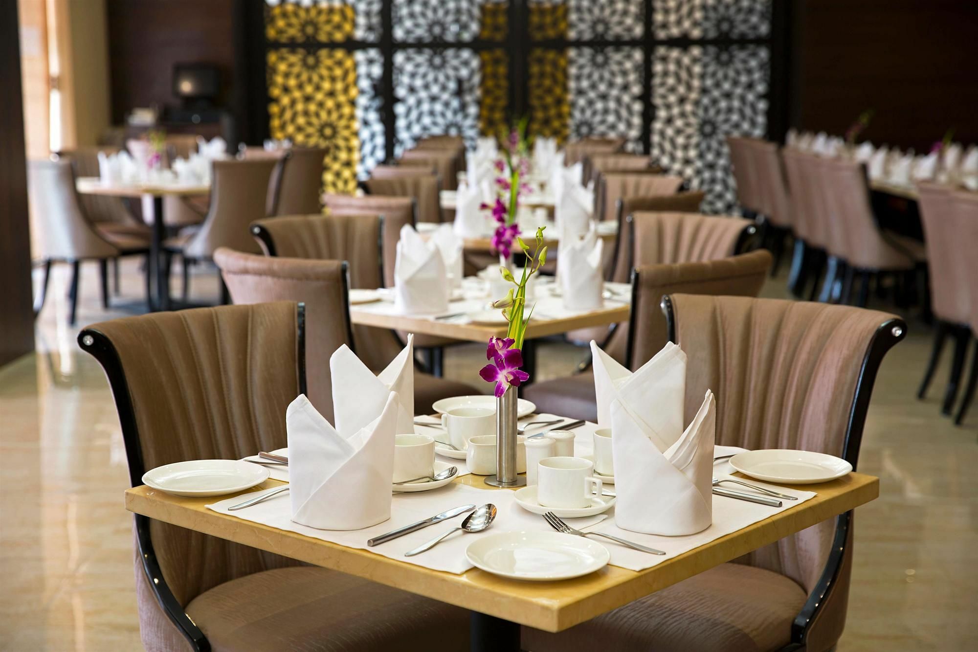 Golden Tulip Suites Gurgaon Eksteriør billede