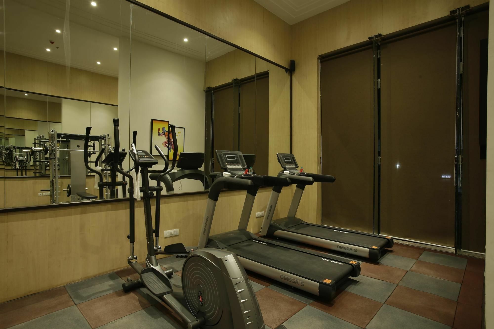 Golden Tulip Suites Gurgaon Eksteriør billede