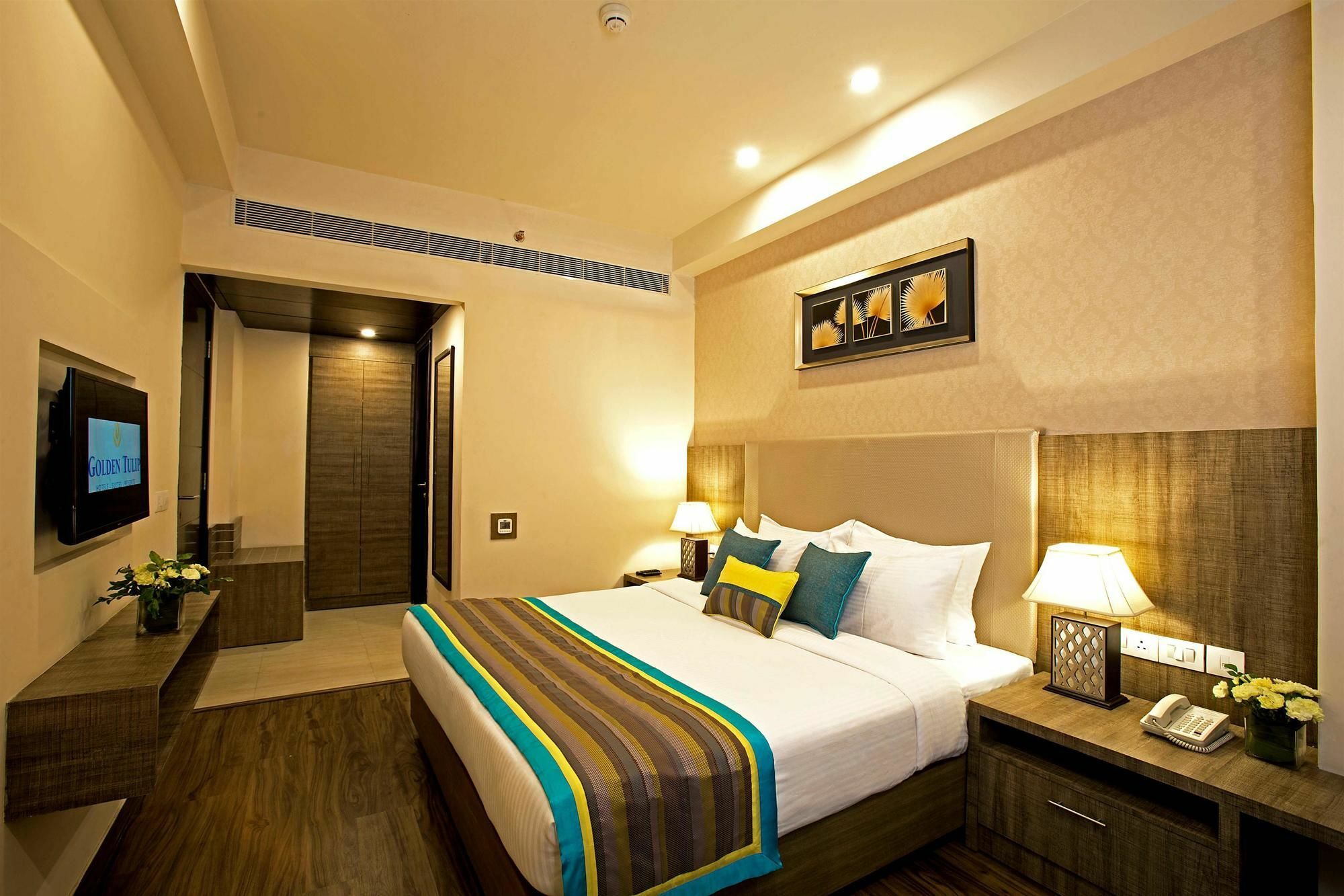 Golden Tulip Suites Gurgaon Eksteriør billede