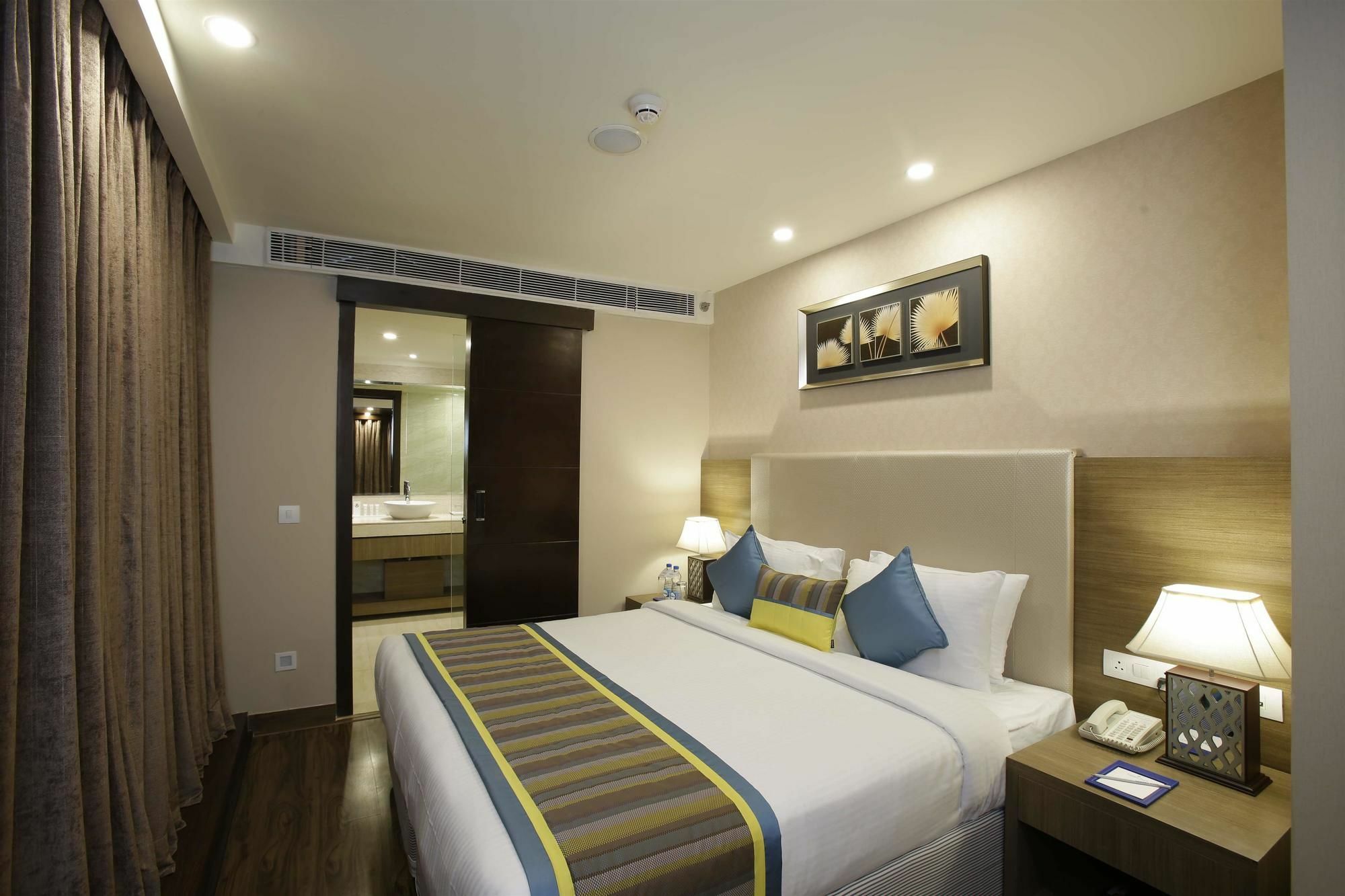 Golden Tulip Suites Gurgaon Eksteriør billede